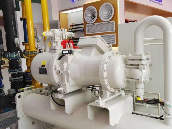 冷水機(jī)組接入動環(huán)監(jiān)控系統(tǒng)，58項(xiàng)監(jiān)測參數(shù)可定制報(bào)警